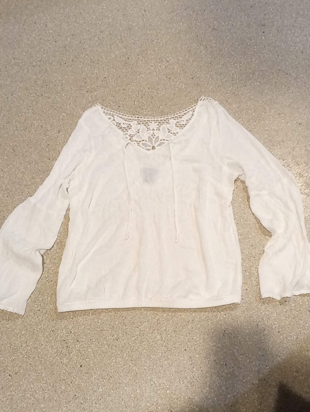 #765 "Torrid" Women's White Lace Yoke Peasant Top Size 00
